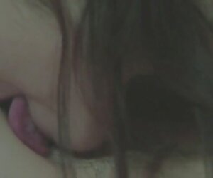 Một người đàn ông bám để một người lạ trong một hang động, mì nguoi mau sexx treo từ đôi tai của mình và sau đó là một hồng âm đạo Một người đàn ông bám để một người lạ trong một hang động, mì nguoi mau sexx treo từ đôi tai của mình và sau đó là một hồng âm đạo