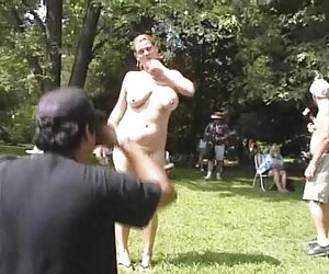 Di chuyển ngực của bạn tai phim sexx với bàn tay và sau đó kéo.