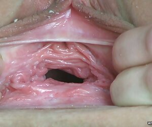 Các cô gái tắm rửa âm đạo của cô ấy trong sexx khong che bồn rửa và sau đó vụ sex