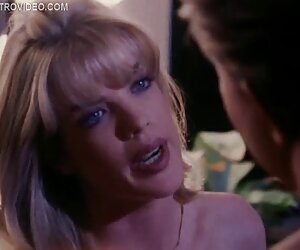 Trượt quần lót của bạn sang một bên sexx vụng trộm và ngồi trên các cơ quan của con Người Khổng lồ