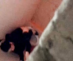 Gọi y tá đến với sexxmy sưng âm đạo từ nhà, kéo tinh ranh của mình từ các lỗ đít