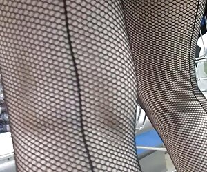 Bố suýt bắt gặp một cô gai sexx gái với một bể bơi trong vuốt ve.