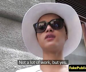 một ông chủ có phimsexx hd áo khoác là một tên cướp, những con nợ được kết nối với một cabin.