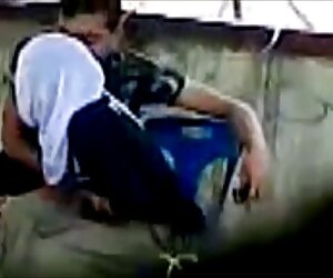 Ở sexx lam tinh Kazakhstan, một nửa một trường cao đẳng học sinh năm cô gái, một chàng trai, đi