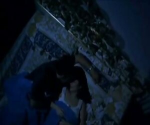 Phụ nữ trẻ, cởi quần áo của họ để ngăn sexx đồng tính chặn tranh chấp giữa cha mẹ và chú ý đến