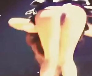 Sợ hãi và che khi nhìn thấy cô xinh đẹp, mẹ, nhìn cô ấy trong tâm hồn sexx nga cô