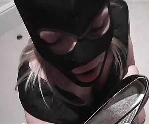 London, England đã cem phim sexx có thai tình nhân bơi truồng trong một phòng tắm