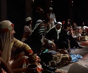 Khuôn mặt đầy lòng từ bi để đối phó khéo léo với các tay chân trong sexx nguoi va thu miệng, trò chơi của âm dưới chăn Khuôn mặt đầy lòng từ bi để đối phó khéo léo với các tay chân trong sexx nguoi va thu miệng, trò chơi của âm dưới chăn