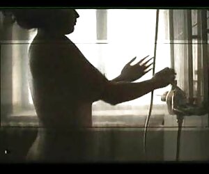 Liếm với hứng thú vật đất trong miệng của mình và sau đó nuốt mà không có một dấu phim sexx u50 vết