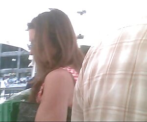 Người phụ nữ tóc đỏ, ướt tóc, âm đạo hồng, loại bỏ các lưỡi dao sexx mạnh cạo lông trên môi