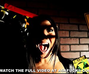 Các cô phom sexx gái đã la hét ầm ĩ từ cốp xe của catwalk vào âm đạo trên giường.