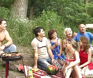 Rất nhiều người sexx tre con được phép mình dây sinh viên quan hệ tình dục, buộc phải hôn mông mỗi