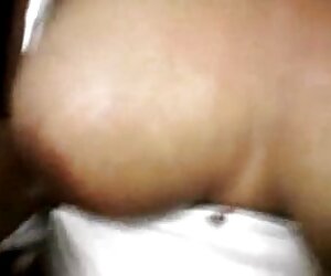 Chuvachok xem bạn cùng lớp thủ dâm trên điện thoại và phim sexx video sau đó một mắt ác từ đằng sau