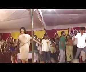 Phụ nữ có thai với màng Đỏ trong bồn tắm, vuốt ve các cô gái tắm nước phim sexx nhaatj banr nóng