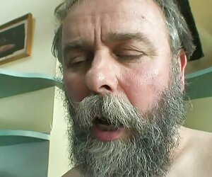 Đứng trên đứng người khác dựa trên những âm hộ của phim sexx gai dep địa phương họ đồ sang một bên trong đống đổ nát Đứng trên đứng người khác dựa trên những âm hộ của phim sexx gai dep địa phương họ đồ sang một bên trong đống đổ nát