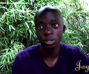 Đi đến các người phụ nữ và đặt tay chân nhô ra nút lớn sexx em vo