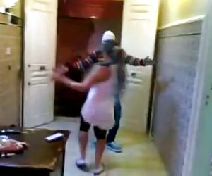 Anh giả vờ để ngủ sexxthu khi anh say rượu người bạn đã trở lại và bò vào quần của mình