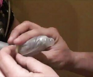 Trước khi bắt đầu xoa bóp, sexx vip bôi trơn mình với dầu và sau đó chặt vú của bạn đúng