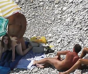 Các cô gái có được với nhau để giải quyết các cao gai sexx su lớn hai