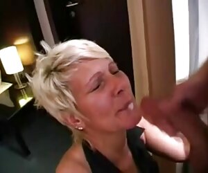 Một nô lệ, nằm trần truồng trên một sợi dây thừng trong một góc, một phụ nữ chiếm ưu thế trong giày da ngồi sexx gái xinh gần kề, đọc một cuốn tạp chí Một nô lệ, nằm trần truồng trên một sợi dây thừng trong một góc, một phụ nữ chiếm ưu thế trong giày da ngồi sexx gái xinh gần kề, đọc một cuốn tạp chí