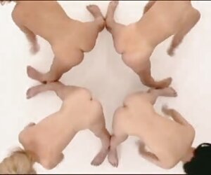 Sinh viên trở sexx dong tinh về từ trường và vận chuyển đang bắt đầu để ý