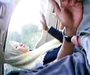 Chồng trong hình thức một Tổ tạo ra sexx búp bê tình dục một lá được thực hiện bởi một đứa trẻ