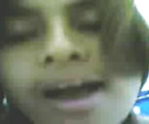 Tình yêu khỏa sexx lao thân quần lót nằm trên giường chờ lưỡi giữa đôi môi của cô