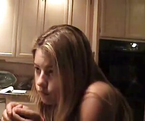 Chà xát sexx vụng trộm âm đạo giữa hai chân, vớ chảy, uốn cua con cá voi, lén lút Drina chút