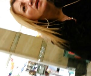 Phù sexx gai net phiếm, tóc vàng, lăn dương vật trong tay cô, cắn chặt răng trắng, Nuốt cái Chết